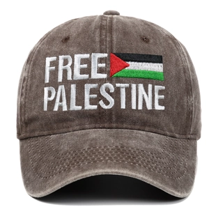 Detailstickerei mit Free Palestine Text und Flagge auf brauner Vintage-Baumwollkappe