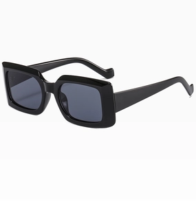Détails de la monture carrée noire épaisse et des branches de lunettes de soleil rétro