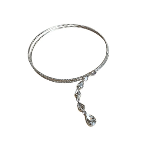 Collier en Y argenté double couche avec d'élégants pendentifs en cristal de zircon