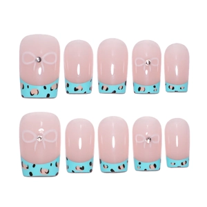 Lot de 10 faux ongles French léopard avec pointes bleues et détails de nœuds blancs