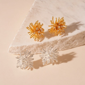 Boucles d'oreilles feu d'artifice élégantes en or et argent avec zircons brillants
