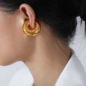Exaggerated Titanium Steel Gold Plated Geometric U-Shaped Enamel Ear Clips For Women Fashion Personalized Hip Hop Ear Jewelry