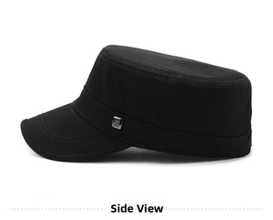 Vue latérale d'une casquette militaire noire pour homme avec boucle en métal