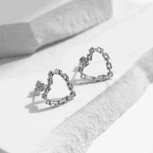 S925 Sterling silver geometric chain heart stud earrings with a high-polished finish