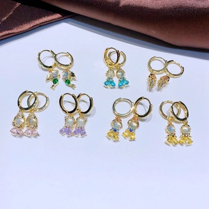 Set aus 7 Gold-Creolen mit bunten Zirkon- und Katzenaugenstein-Tieranhängern