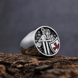 Retro stainless steel Knights Templar signet ring featuring medieval knight carving
