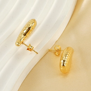 Polished gold-plated stainless steel teardrop textured stud earrings for women