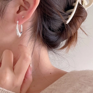 Elegant 925 sterling silver U-shaped droplet earrings worn for a minimalist look