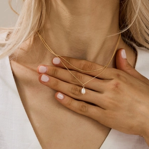 Double-layered 18k gold plated stainless steel necklace featuring elegant freshwater pearls