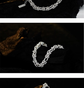 Vista detallada de la pulsera de cadena con nudos en plata de ley S925 con sello oficial