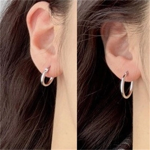 Minimalist S925 sterling silver hoop earrings with a polished mirror finish for men and women