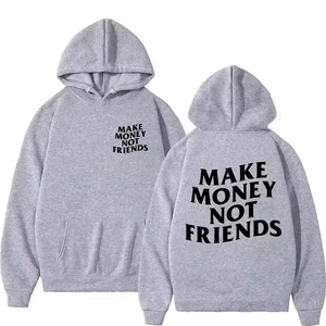 Detail eines grauen Hoodies mit MAKE MONEY NOT FRIENDS Slogan und Baumwollstruktur