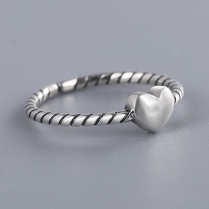 Minimalist S925 sterling silver heart ring with retro twisted band and silver finish