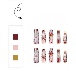 Détails de faux ongles faits main forme cercueil avec gemmes rouges, perles et croix dorées
