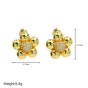 Orecchini a fiore in ottone placcato oro 18K con pavé di zirconi bianchi luminosi