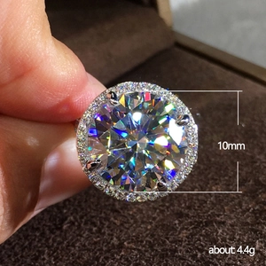 Round classic halo bridal ring with 10mm zircon in 925 silver finish on jewelry box