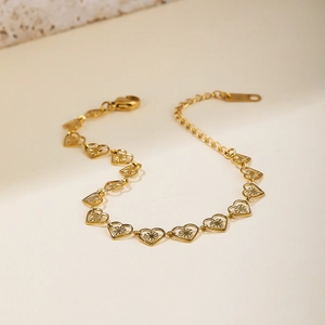Bracelet en acier inoxydable plaqué or 18k avec maillons cœurs et fermoir mousqueton