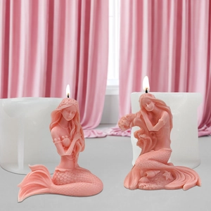 Vue détaillée du moule en silicone sirène DIY et bougies parfumées roses artisanales