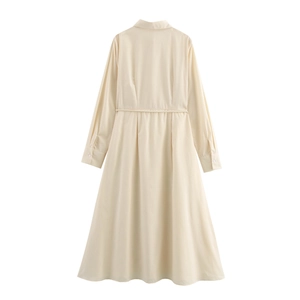 Böhmisches beiges besticktes Hemdkleid mit langen Ärmeln und Taillenband, Rückansicht