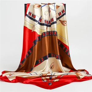 Carré de soie satinée motif lys calla aux couleurs vives et motifs géométriques floraux élégants
