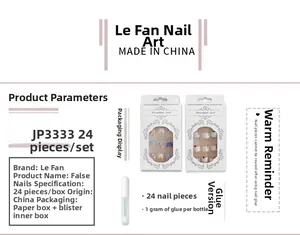Détail du kit de 24 faux ongles amande 3D avec colle et design à motifs variés