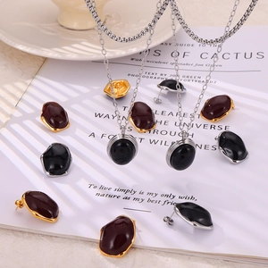 Retro Stainless Steel Necklace And Earrings Jewelry Set Enamel Oval Pendant Double Layer Chain British Geometric Elegant