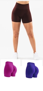 Détail du short de yoga sans couture taille haute montrant la texture et l'élasticité