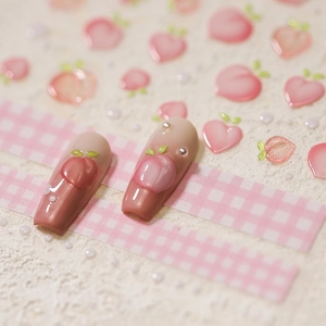Stickers nail art 3D pêche avec des charmes en résine rose sur fond blanc texturé