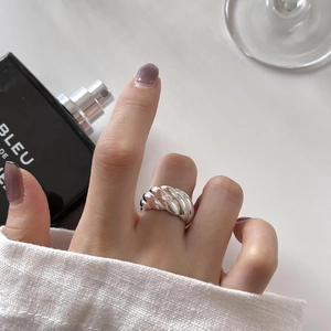 Close-up of polished 925 sterling silver croissant ring with elegant twisted texture details