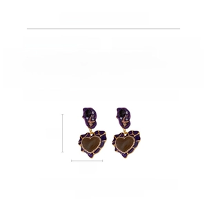 Detailed size chart for vintage heart earrings with weight and material specifications