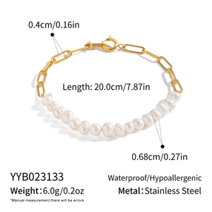 Detailed view of 20cm stainless steel paperclip chain and natural freshwater pearls