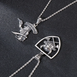 Pendentifs pirate et guerrier au bouclier en acier inoxydable poli pour hommes style rétro
