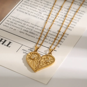 Collier cœur puzzle en acier inoxydable doré 18K avec soleil lune et cristaux brillants