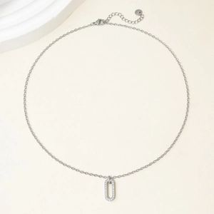Collier minimaliste français en acier inoxydable avec pendentif ovale et diamants zircon