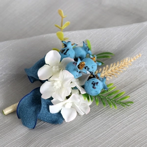 Forest style wedding boutonniere with white flowers, blue berries and navy ribbon