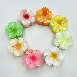 Otto fermagli per capelli a forma di fiore colorati in resina lucida con sfumature