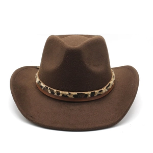 Klassischer dunkelbrauner Filz-Cowboyhut mit breiter Krempe und Leopard-Leder-Zierband