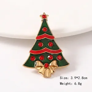 Detail view of a Christmas tree brooch with green enamel and red rhinestones, 3.9*2.8cm size