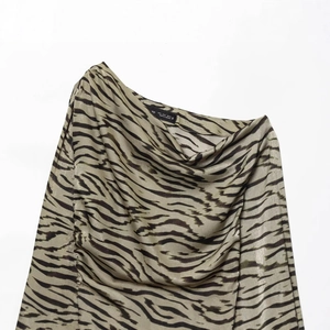 Damen Satin-Oberteil mit Tierprint, Wasserfallausschnitt und modischem Zebratier-Muster