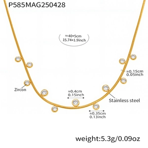 Détail de la chaîne serpent plaquée or 18k avec zircons 5A et mesures précises