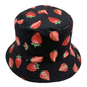 Chapeau bob noir réversible avec imprimé fraises pour protection solaire extérieure