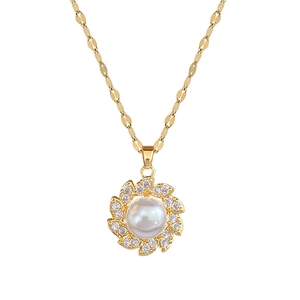 Collana di lusso in acciaio al titanio con ciondolo girasole dorato con perla e zircone