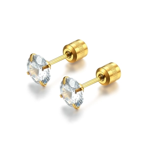 Vue détaillée des boucles d'oreilles zircone rondes avec monture classique en or 4 griffes