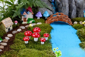 Kit per giardino fatato con funghi rossi, ponte in pietra e dettagli in muschio