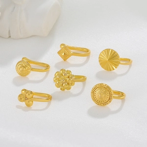 Lot de 6 clips de nez en U et bagues d'oreilles dorés aux motifs géométriques de fleurs