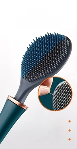 Détail de la tête de brosse de toilette en silicone TPR souple au design plat flexible
