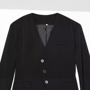 Combishort blazer noir pour femme avec col en V, manches longues et poches latérales