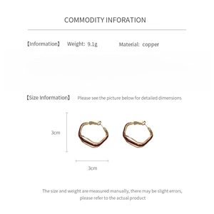 Detailed size specifications for red and gold geometric hoop earrings showing 3cm dimensions