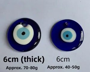 Comparaison de pendentifs œil de Turquie en verre de 6 cm, modèles épais et standard
