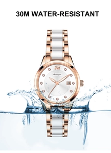 Montre femme étanche avec bracelet céramique et date affichée dans des éclats d'eau